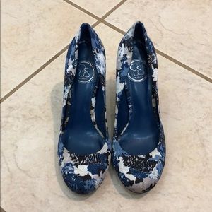 ⭐️Jessica Simpson floral heels